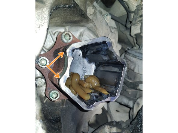 Mettez de la graisse dans l'arbre d'accouplement ainsi que dans le soufflet.