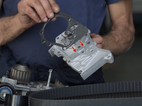 Repérer la position du joint sur la pompe à eau