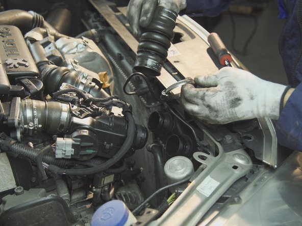 Répéter l'opération sur la seconde durite