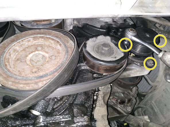 visser les 3 vis de fixation de la poulie roue libre côté courroie, clé de 10mm