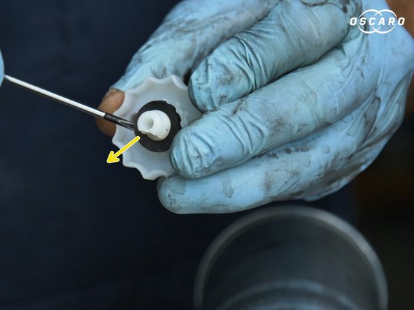 Retirer le joint sur le bouchon