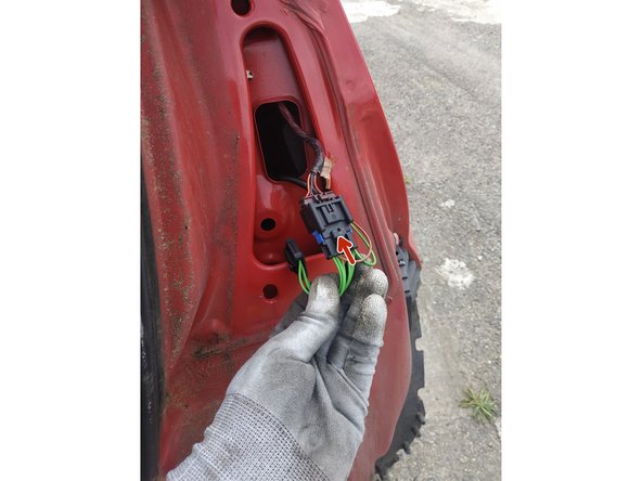 brancher le faisceau sur le feu arrière droit