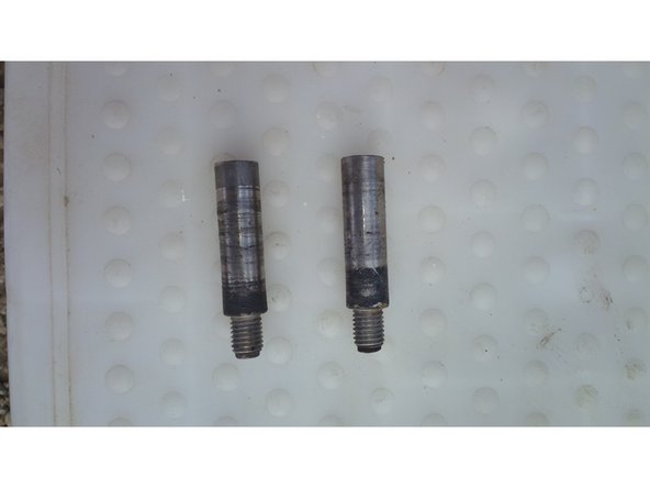 Nettoyer les vis d'étrier ou les remplacer si nécessaire