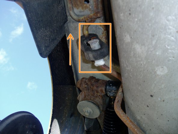 Monter les 2 silentblocs du silencieux.