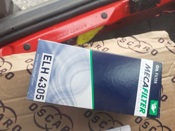 Remplacer le joint de la cloche du filtre à huile à l aidé d un tournevis plat