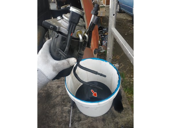 vider le carburant dans une bassine