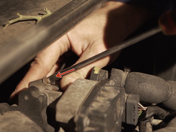 Desserrer le collier du manchon à l'aide d'un tournevis cruciforme