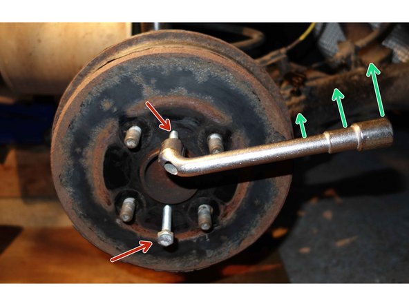 Le frein à main doit-être obligatoirement desserrer pour extraire le tambour !