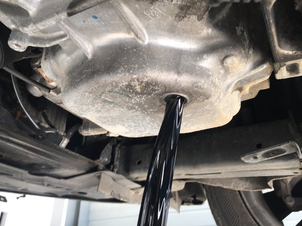 Laisser couler l'huile jusqu'au goutte à goutte