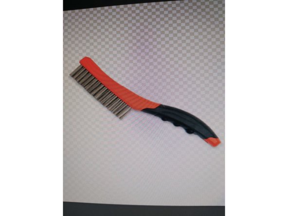 Nettoyez les fixations de l'étrier de frein. Utiliser une brosse métallique. Servez-vous d'un nettoyant pour freins. Recommander : Attendez quelques minutes après l'application.