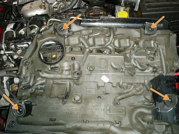 Remettre en place le capot en faisant coïncider les douilles du capot avec les emplacements