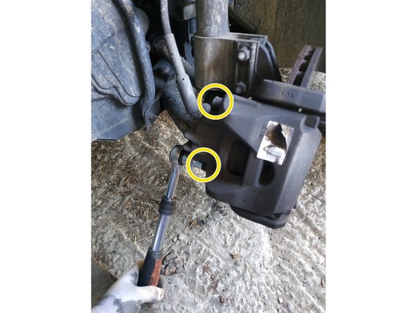 dévisser les 2 vis de maintien, clé Allen de 7