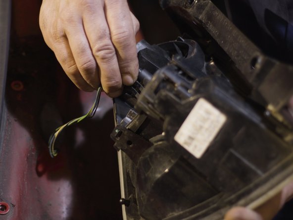 Actionner les clignotants et les freins pour vérifier que le connecteur soit bien branché