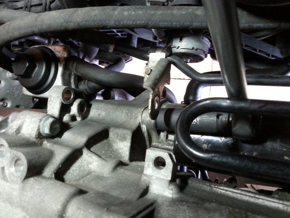 faire coulisser la pate en acier puis desserrer avec la douille longue  de 18