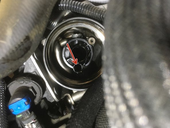 Attention, il faut bien insérer l'embout du filtre dans son logement coté moteur