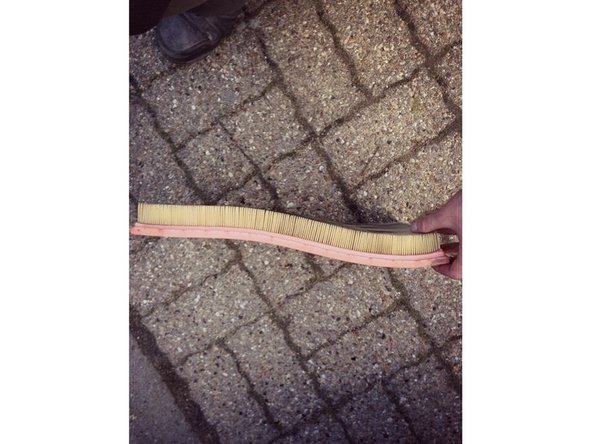 Je n'ai pas pu prendre en photo le nouveau filtre à air car je n'en avais pas, c'est un tutoriel pour vous montrez la manipulation car c'est un utilitaire d'entreprise.