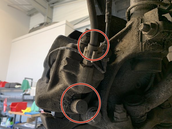 Remonter les caches de l'étrier