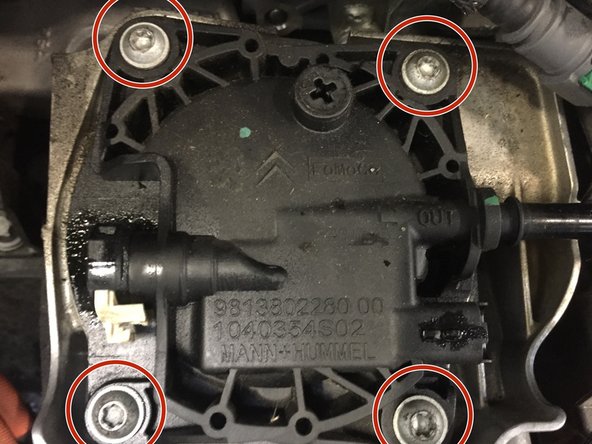 
Unscrew the 4 T30 screws
