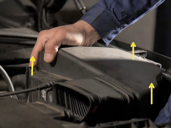 Sortir la boite à air de son emplacement