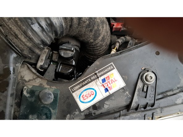 Dès que le liquide s'écoule en continu sur un purgeur, fermez-le.