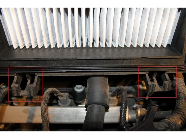 Voici les pattes à mettre dans les encoches afin de bien refermer le cache.