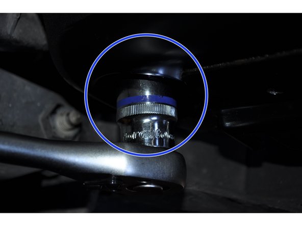 Placer le bouchon sur le carter d'huile.