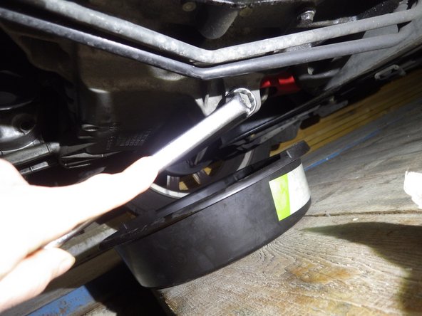 Puis serrer avec la clef à œil de 21. (ne pas serrer trop fort mais suffisamment pour bien écraser le joint neuf.