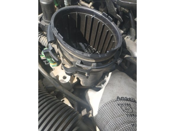 Même s'il est possible de le faire, je déconseille vivement de démonter la cuve. Les porte-filtres sont une maladie sur DW8 et mieux vaut ne pas y toucher si tout fonctionne comme ici.