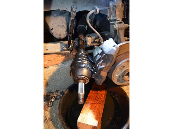 Nettoyez avec du papier absorbant l'huile qui est restée sur le soufflet.