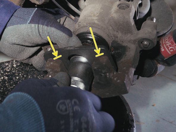 Placer le support du repousse piston