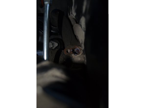 Nettoyez le plan et l'alésage du capteur puis enduisez-le de graisse.