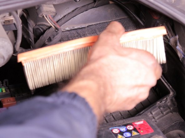 Retirer le filtre à air de la boite à air