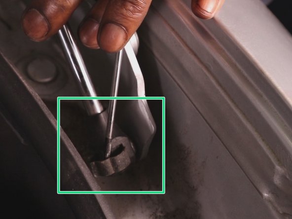 Retirer le vérin de hayon