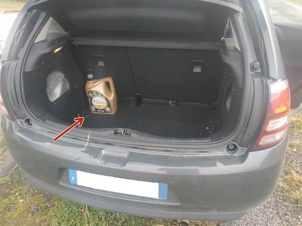 garder le bidon dans le coffre (sur un bidon de 5l, il doit rester 2l d'huile environ)