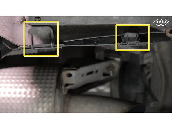 Refixer les 2 languettes du plastique inférieur