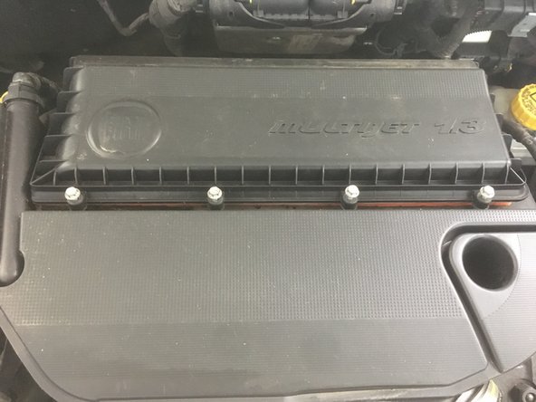 Fermer le capot moteur