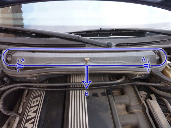 Retirer le cache en tirant d'abord vers le haut (A) puis vers l'avant (B).