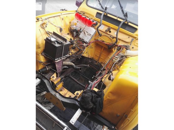 Extraire le moteur, doucement en vérifiant que rien n'a été oublié