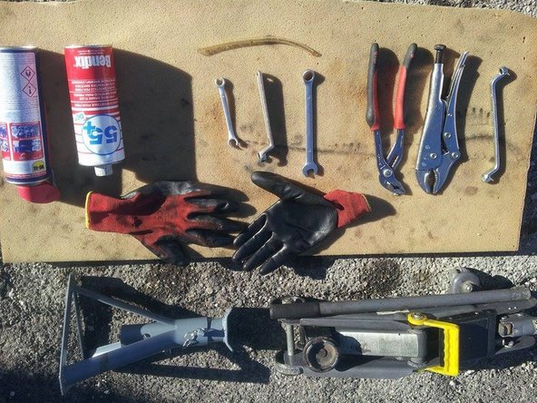 Lorsque vous aurez terminé le changement et la purge de chaque flexible il faut vérifier l'absence d'air dans le circuit : votre pédale de frein ne doit pas être molle et ne doit en aucun cas pouvoir toucher le plancher lorsque vous appuyez à fond.