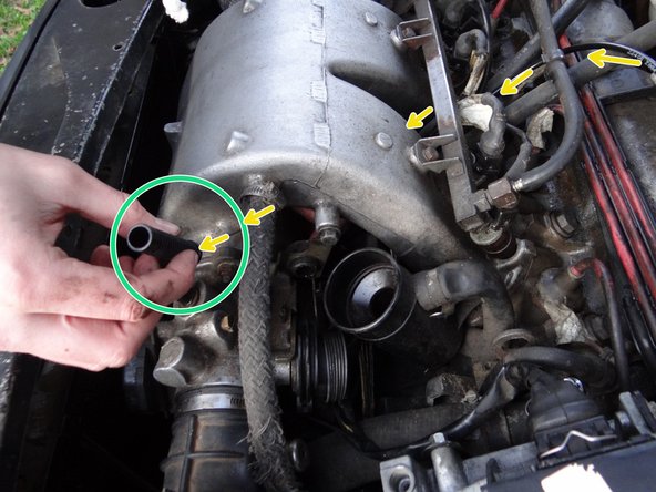 Faire passer le nouveau câble sous le collecteur en fonte