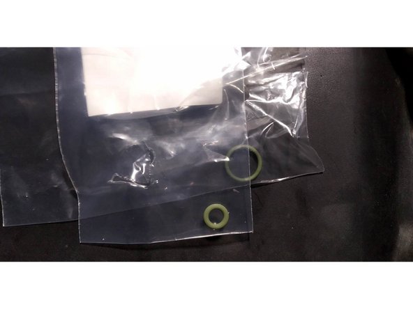 Lubrifier les nouveaux joints avec de l'huile avant de les insérer