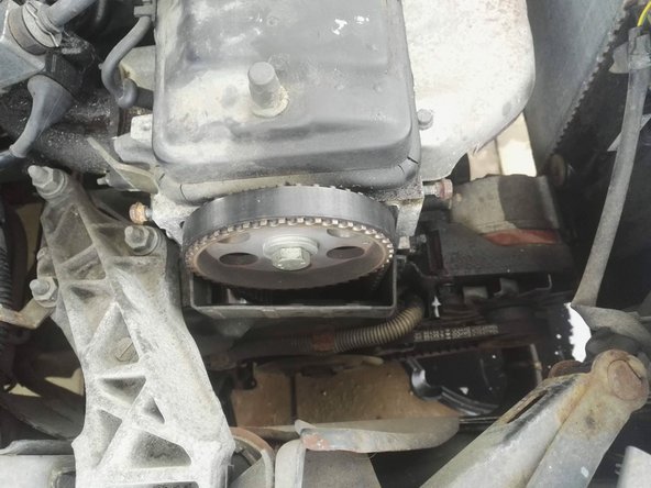 Retirez le carter en le tirant simplement vers le haut