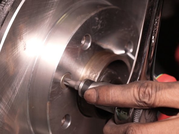 Resserrer les deux vis du disque