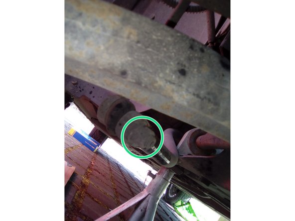 nettoyer les filetages avec une brosse de fer.