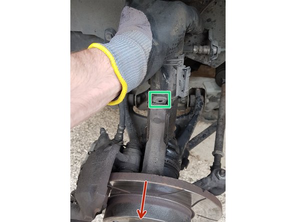 Désormais la jambe de force repose uniquement sur la petite plaque au-dessus de la fusée.