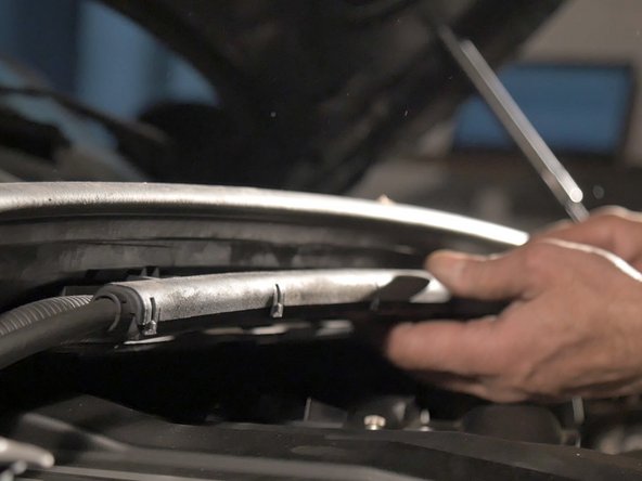 Replacer les deux supports de faisceaux