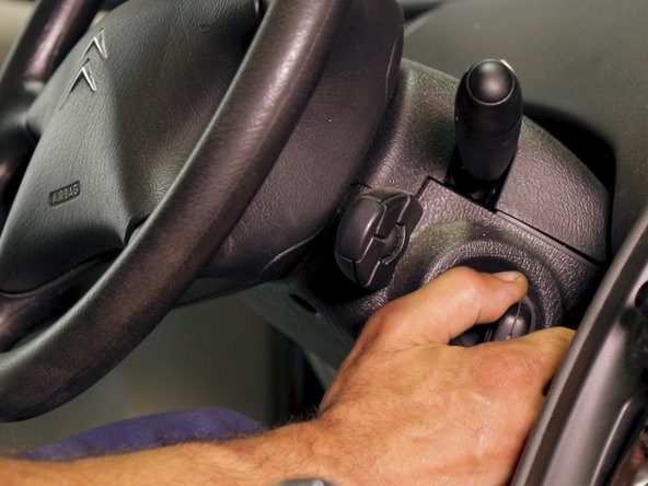 Démarrer la voiture quelques fois pour faire arriver le carburant jusqu'au filtre