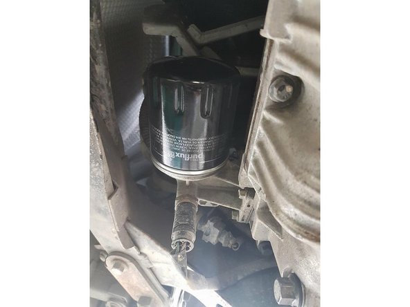 Resserrer le nouveau filtre à la main sans trop forcer. Si vous avez un doute regardez les instructions de montage sur votre filtre.