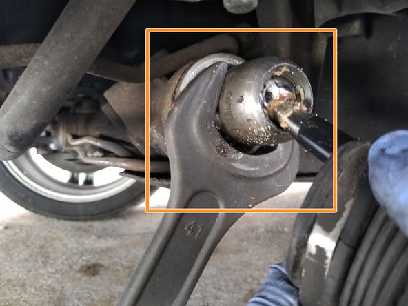 
Using a 41 key, unscrew the inner ball joint.
