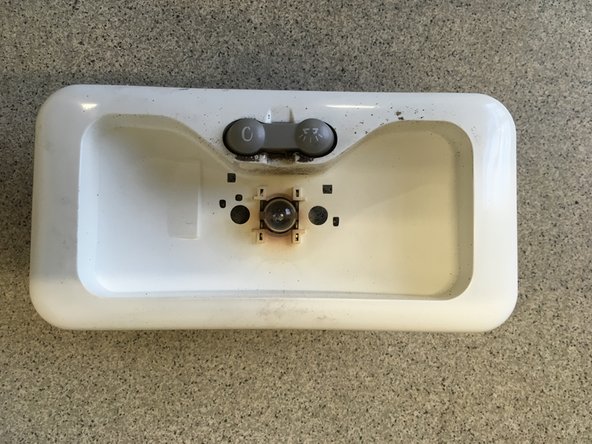 Retirer l'ampoule en la tirant vers le haut